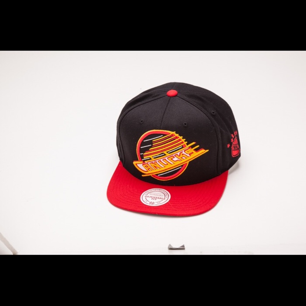 NHL SnapBack 100% Authentic New w/ with tags